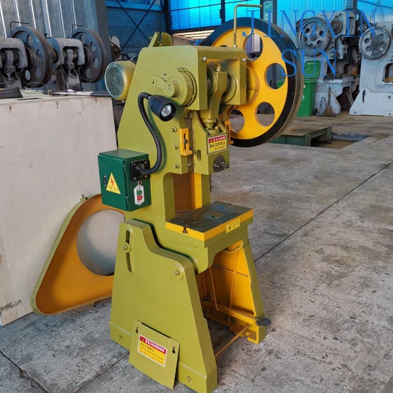 آلة تخريم صغيرة للصفائح المعدن - مراجعة Tools For Fabrication Workshop وسعره